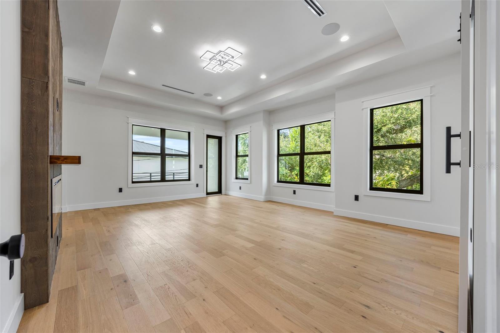 Image 65 of 92 For 3701 Lynwood Avenue