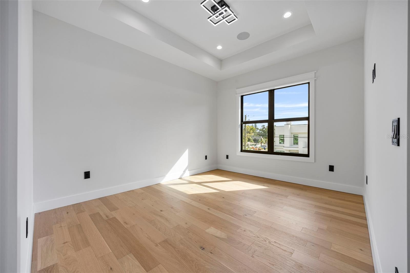Image 72 of 92 For 3701 Lynwood Avenue