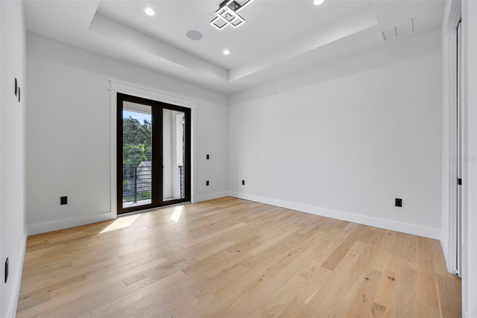 Image 76 of 92 For 3701 Lynwood Avenue