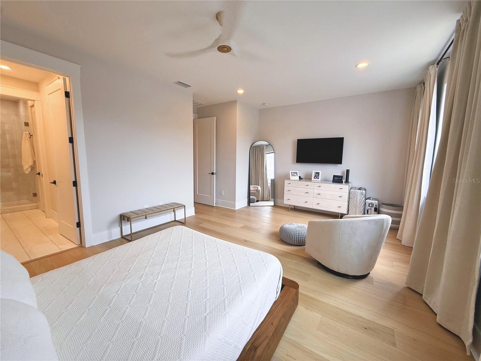 Image 14 of 28 For 233 8th Street N