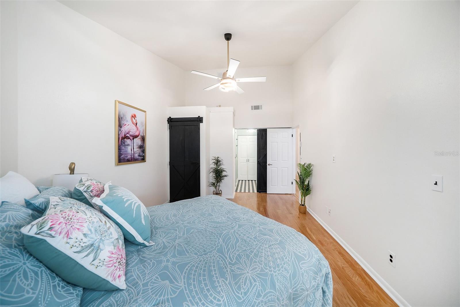 Image 6 of 11 For 1923 Bayshore Court