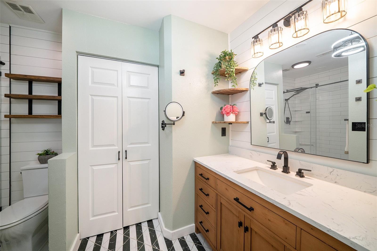 Image 7 of 11 For 1923 Bayshore Court