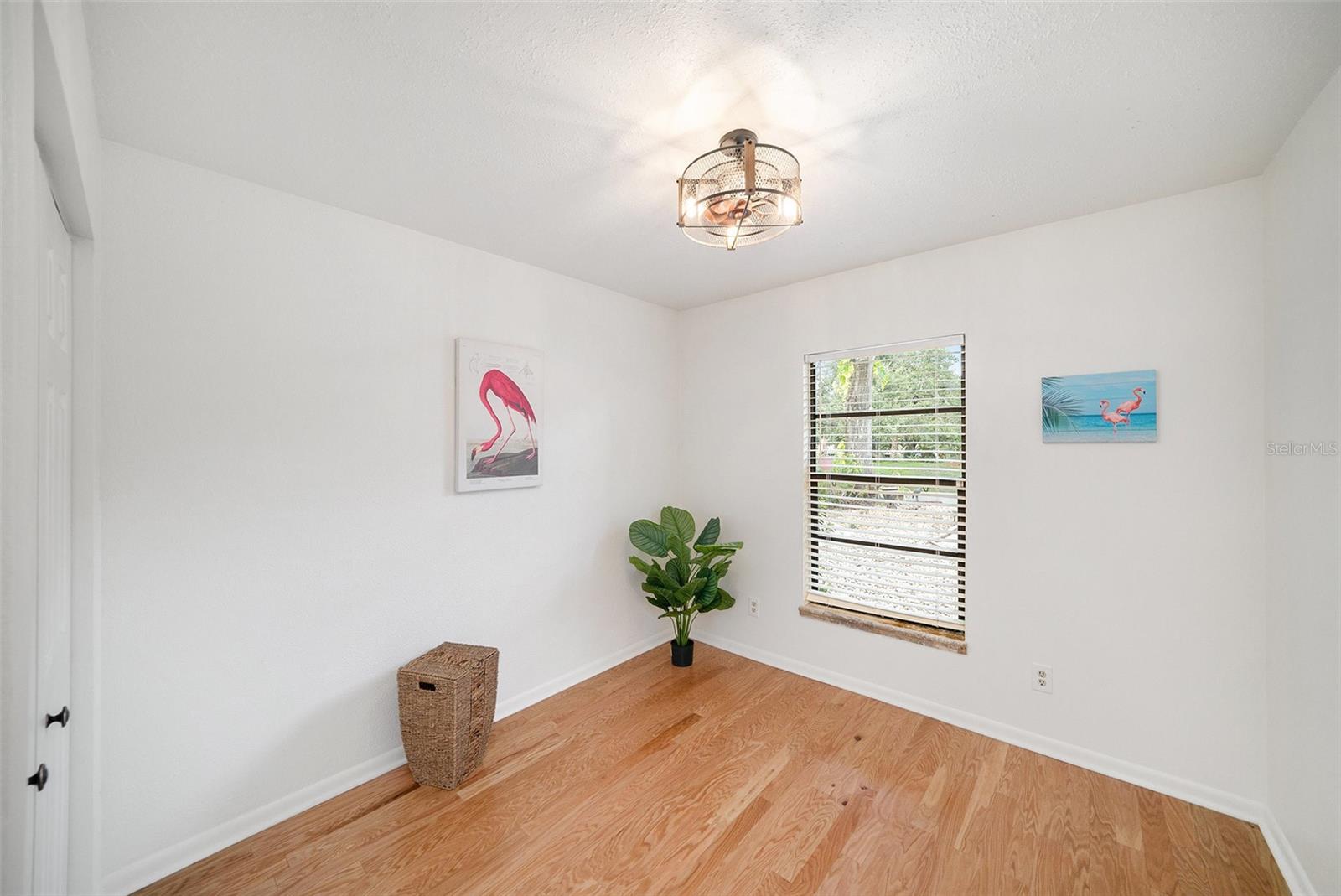 Image 9 of 11 For 1923 Bayshore Court