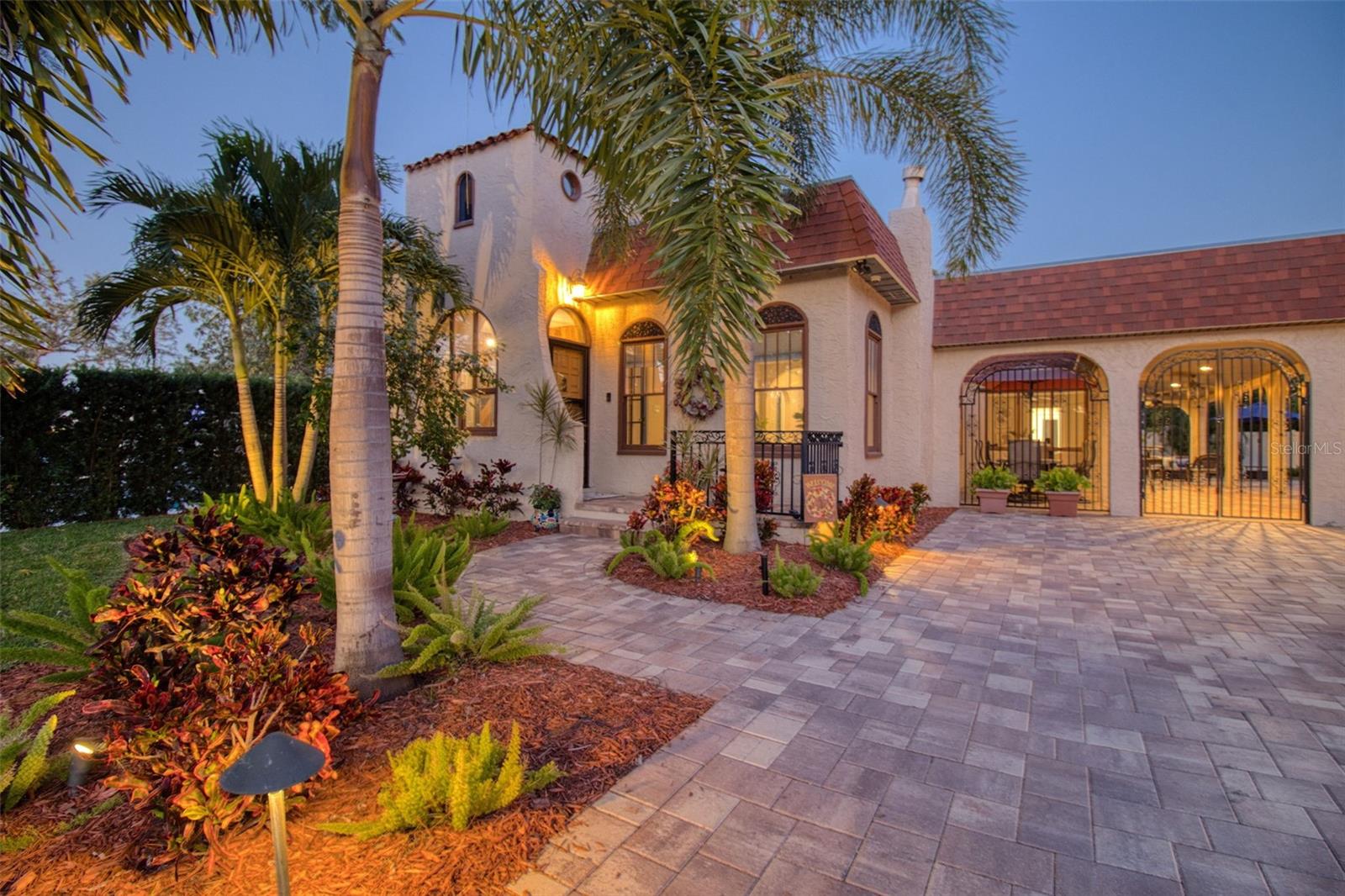 Image 54 of 56 For 2037 Broadway