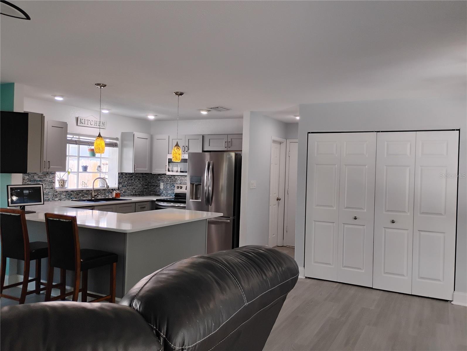 Image 11 of 68 For 2256 Colonial Boulevard W