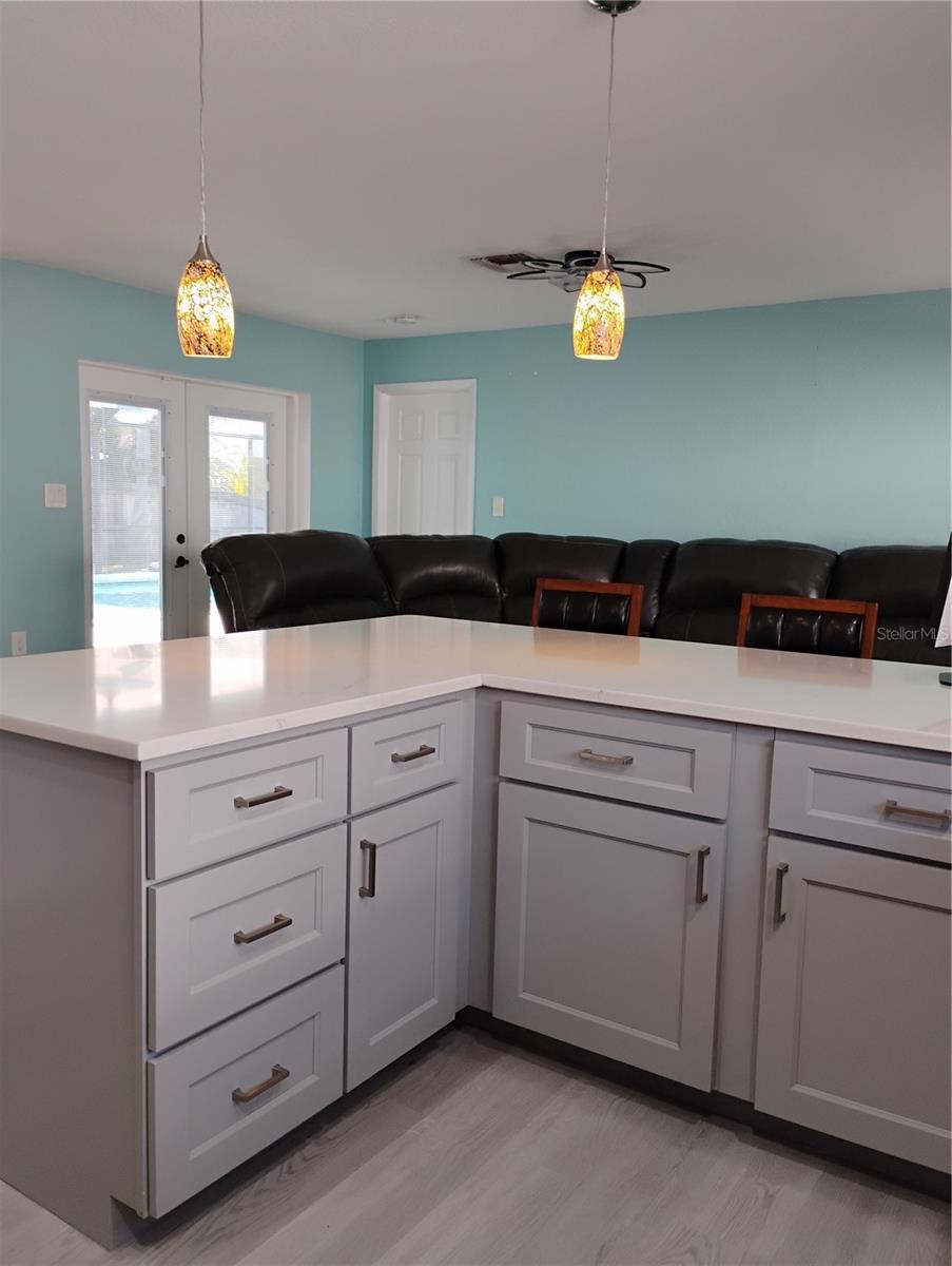 Image 13 of 68 For 2256 Colonial Boulevard W