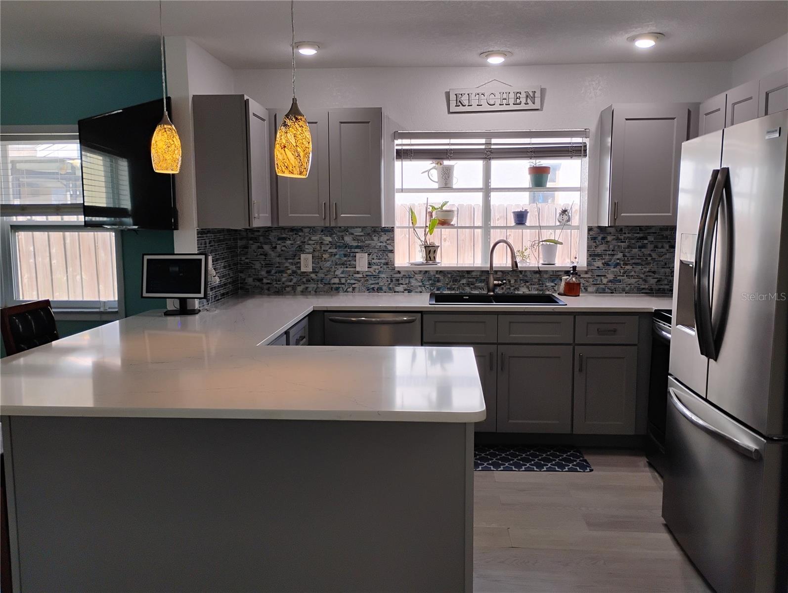 Image 15 of 68 For 2256 Colonial Boulevard W