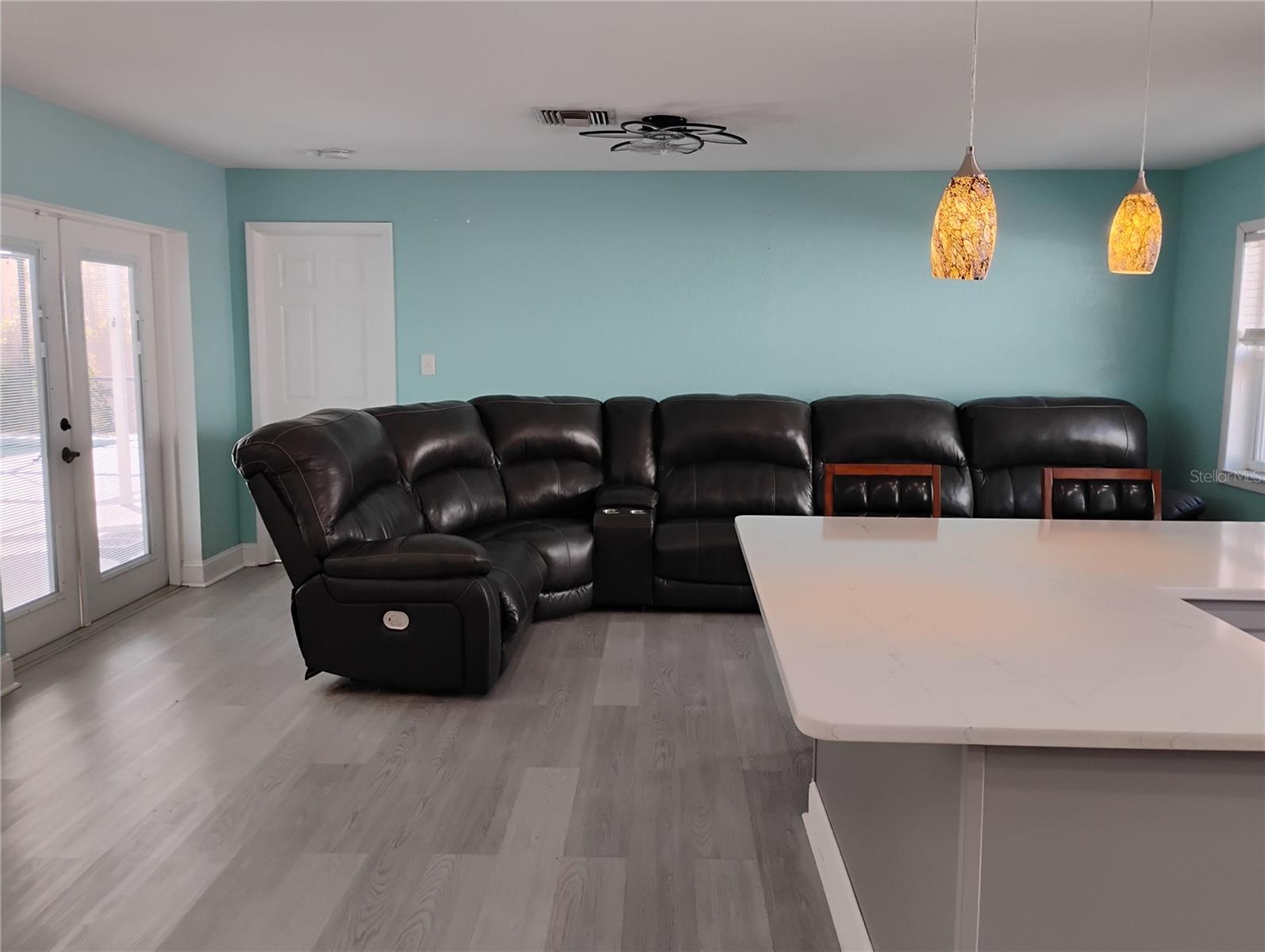 Image 17 of 68 For 2256 Colonial Boulevard W