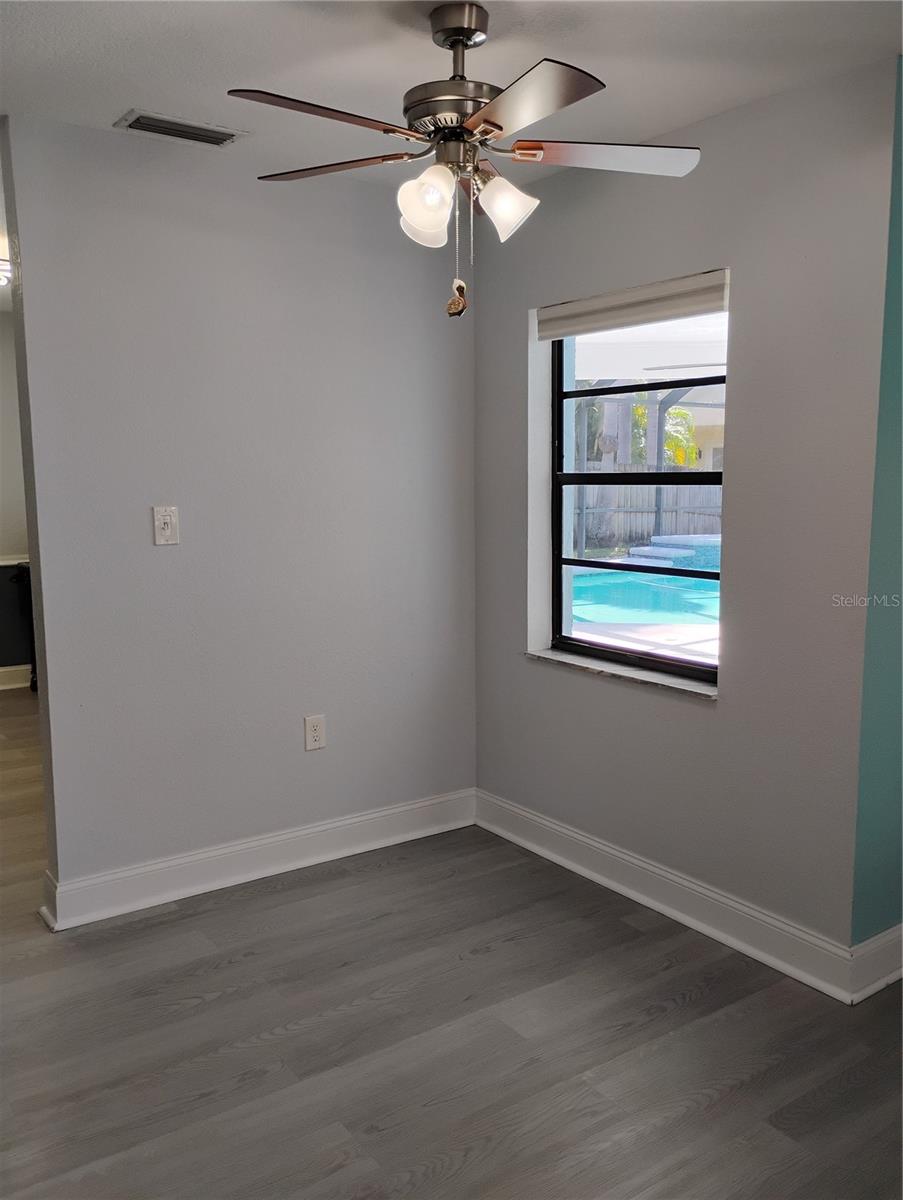 Image 19 of 68 For 2256 Colonial Boulevard W