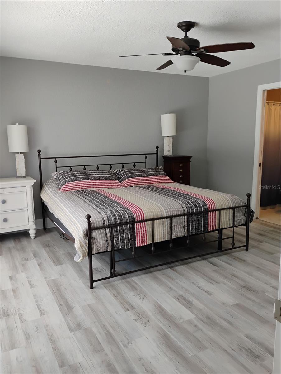 Image 24 of 68 For 2256 Colonial Boulevard W