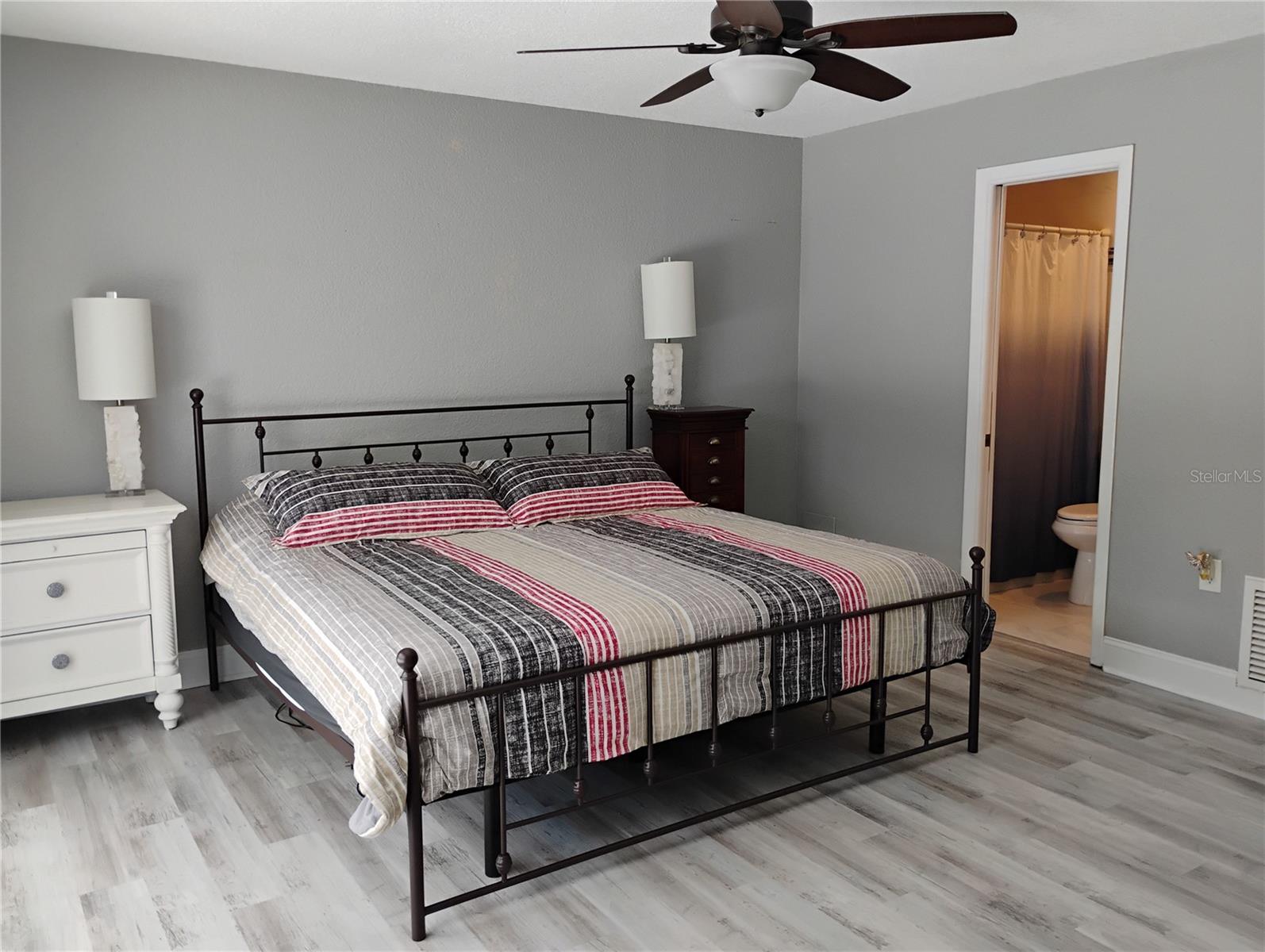 Image 25 of 68 For 2256 Colonial Boulevard W