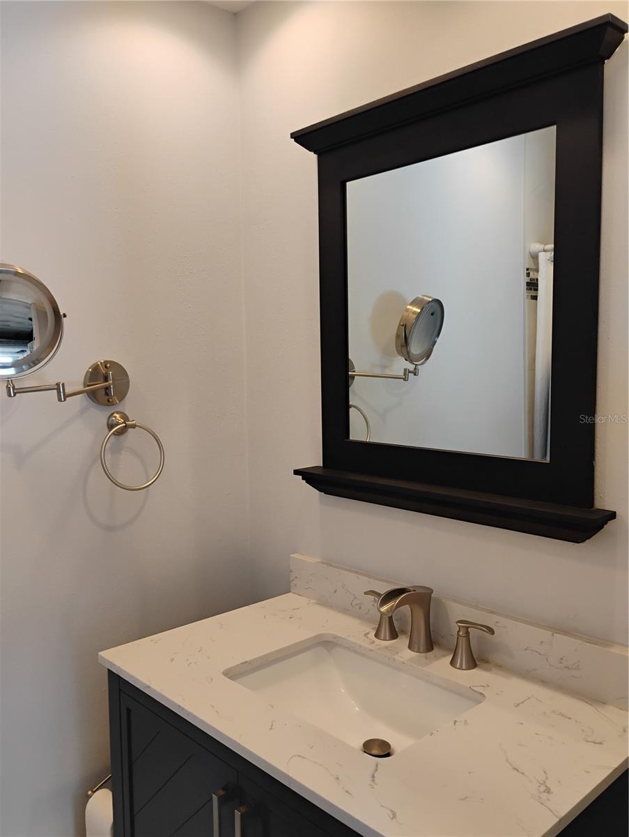 Image 28 of 68 For 2256 Colonial Boulevard W