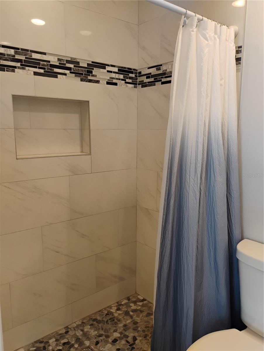 Image 29 of 68 For 2256 Colonial Boulevard W