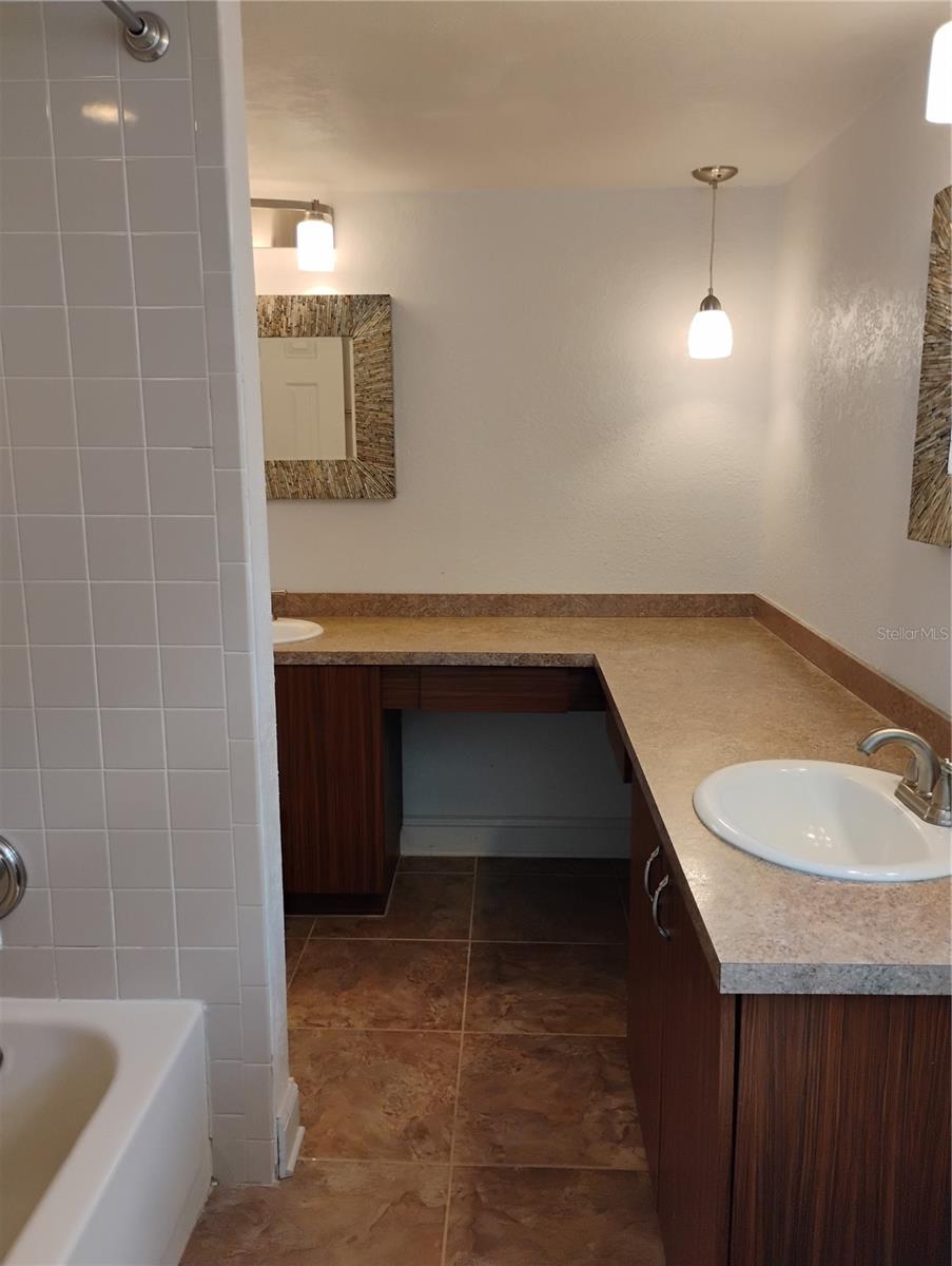 Image 35 of 68 For 2256 Colonial Boulevard W