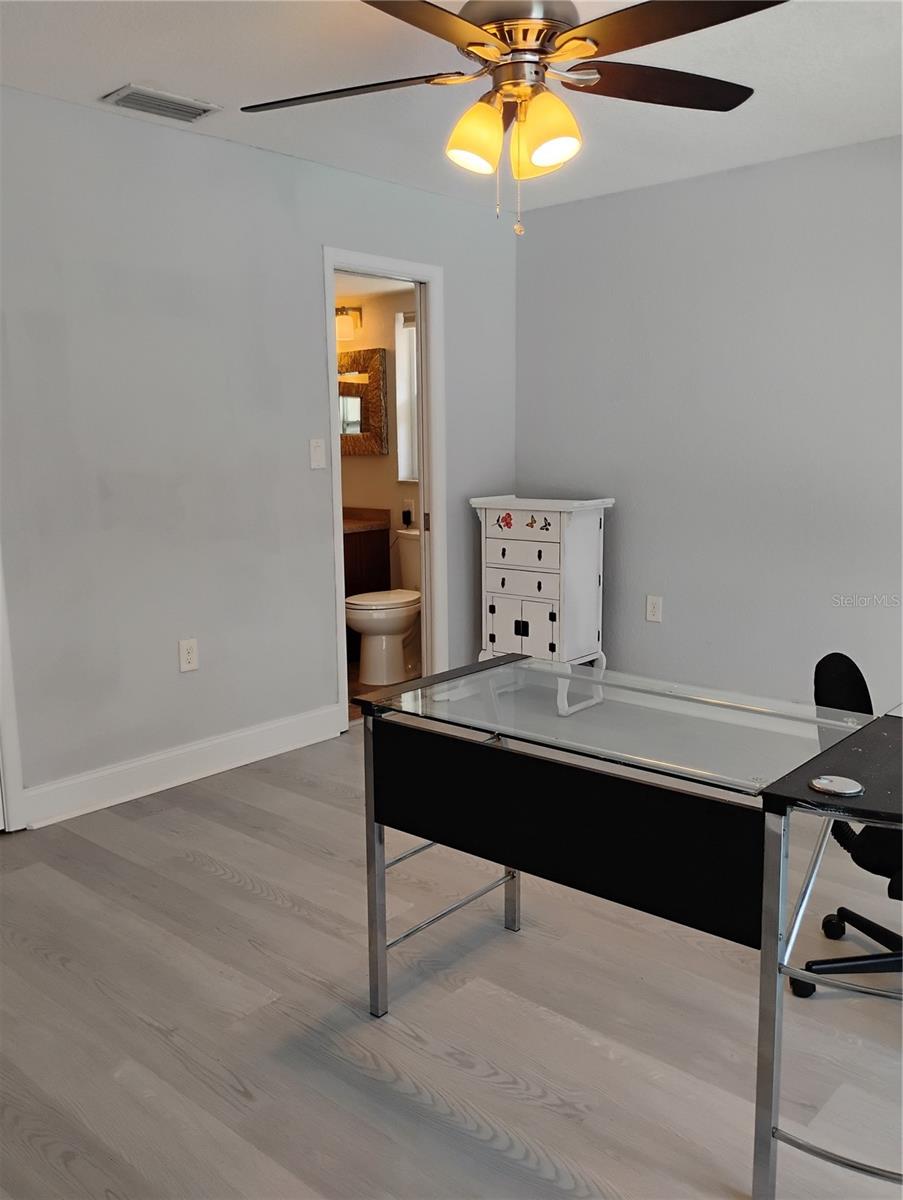 Image 39 of 68 For 2256 Colonial Boulevard W