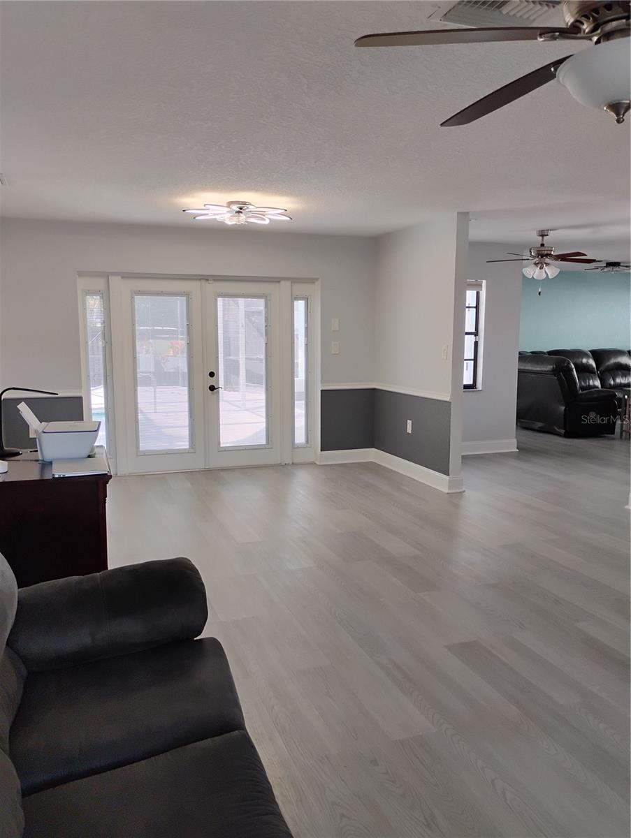 Image 4 of 68 For 2256 Colonial Boulevard W