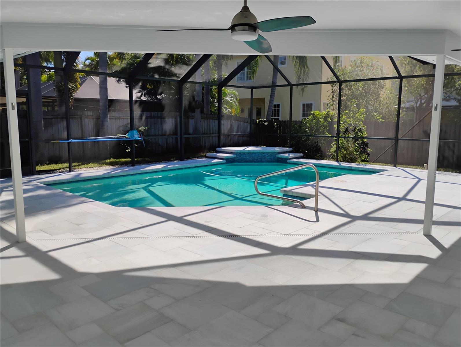 Image 41 of 68 For 2256 Colonial Boulevard W