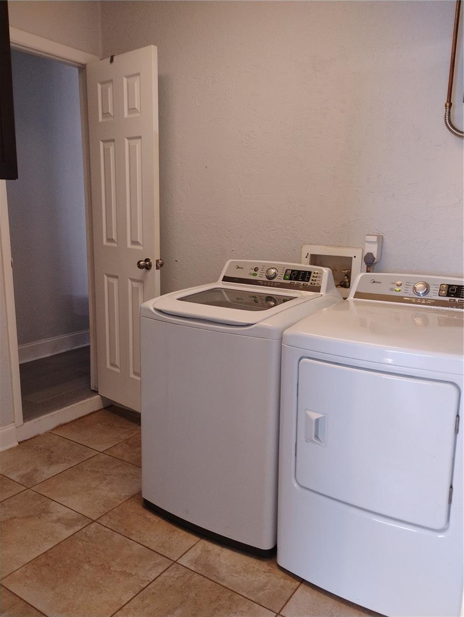 Image 55 of 68 For 2256 Colonial Boulevard W