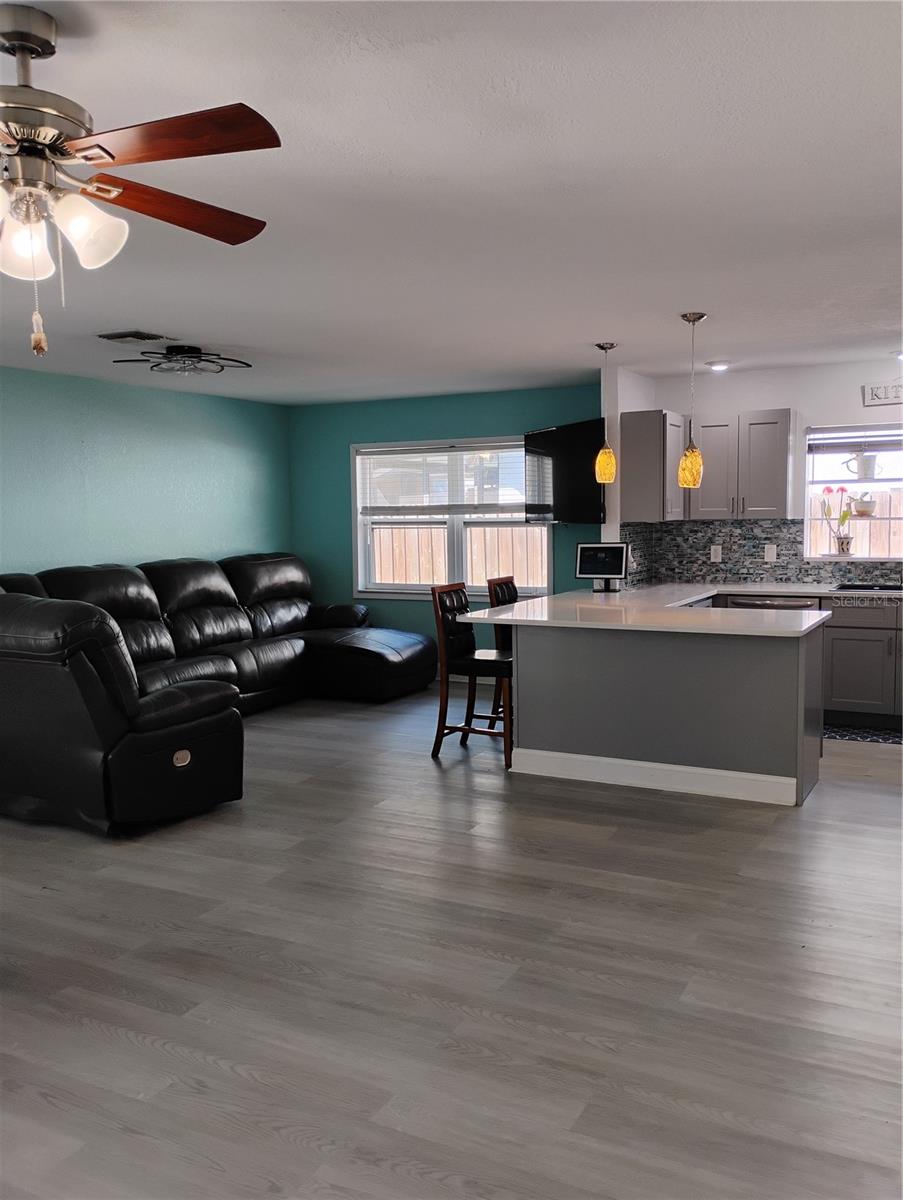 Image 9 of 68 For 2256 Colonial Boulevard W