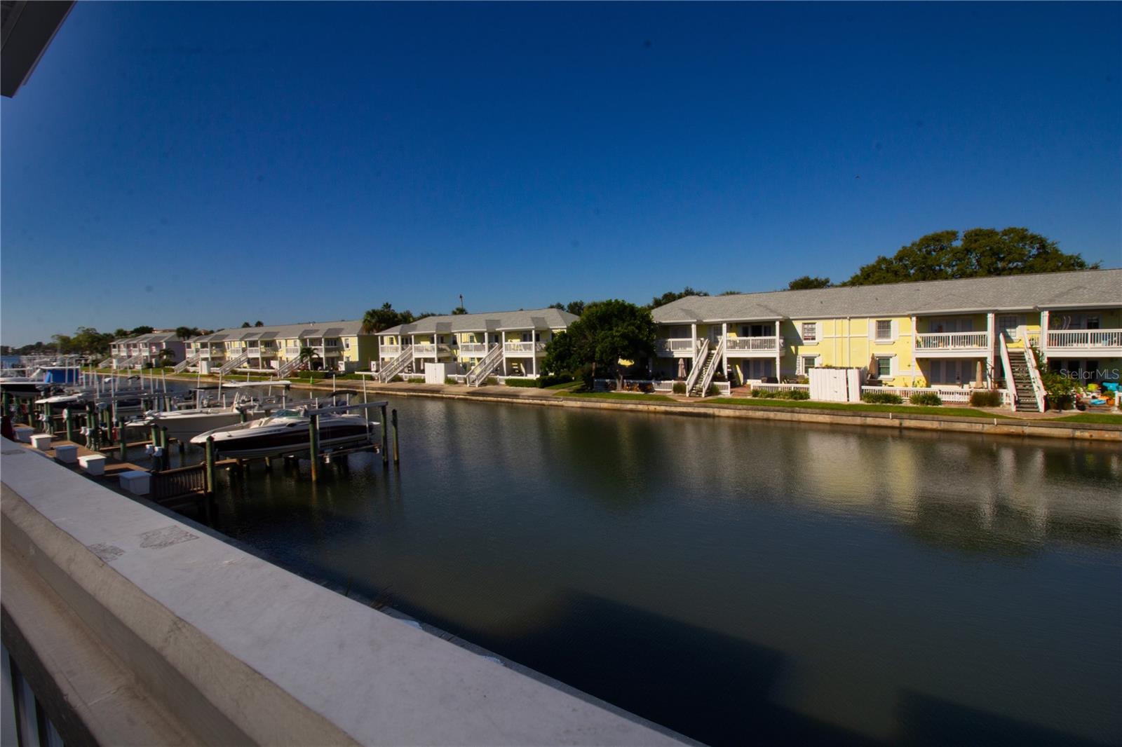 Image 17 of 39 For 5015 Coquina Key Drive Se F