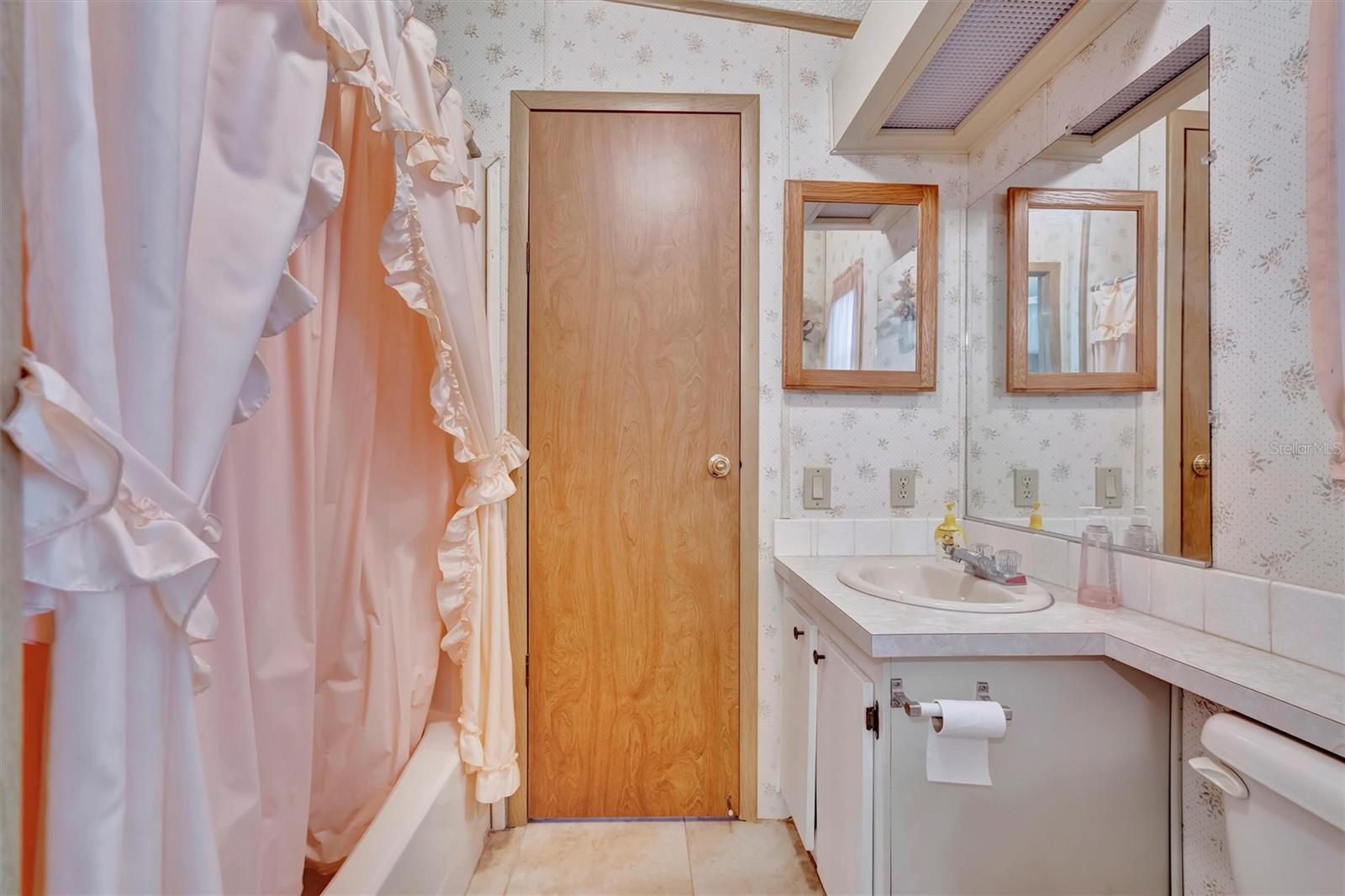 Image 28 of 44 For 236 Saint Thomas Circle