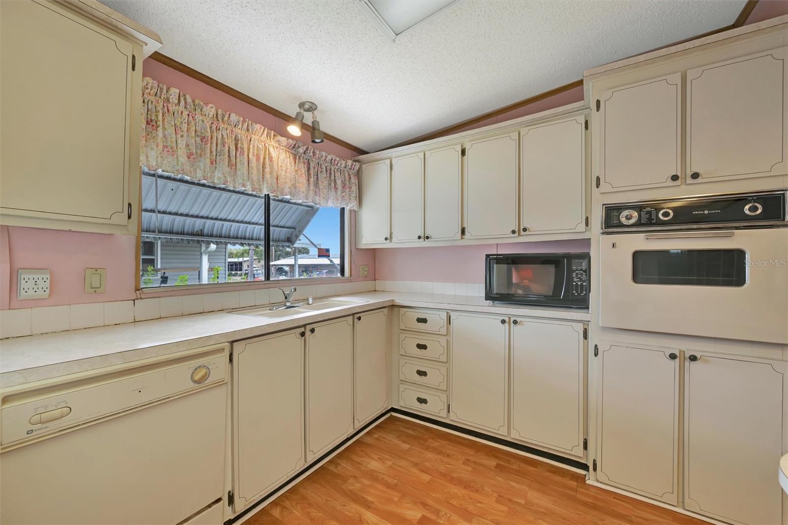 Image 9 of 44 For 236 Saint Thomas Circle