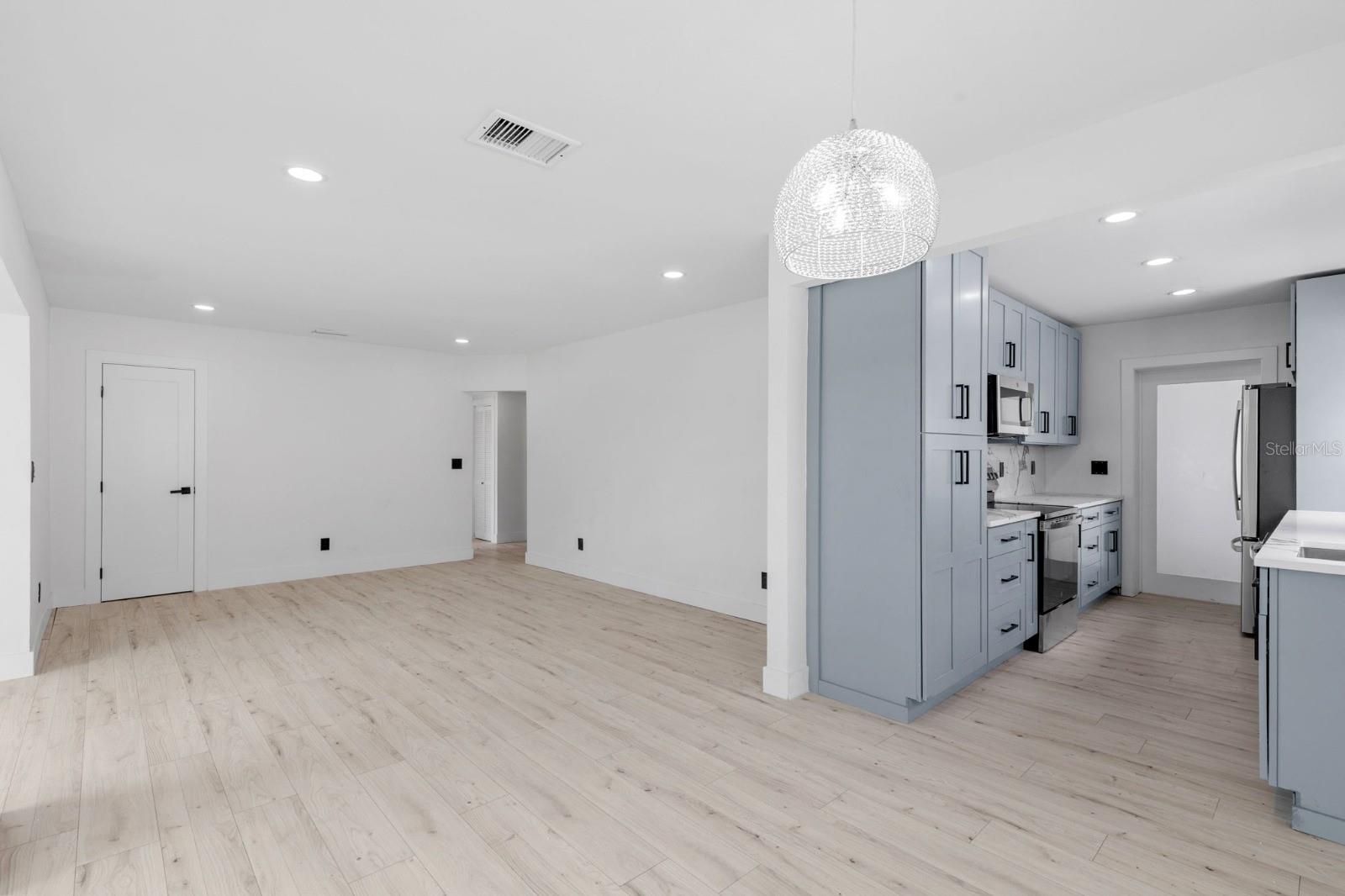 Image 10 of 28 For 715 40th Avenue Ne