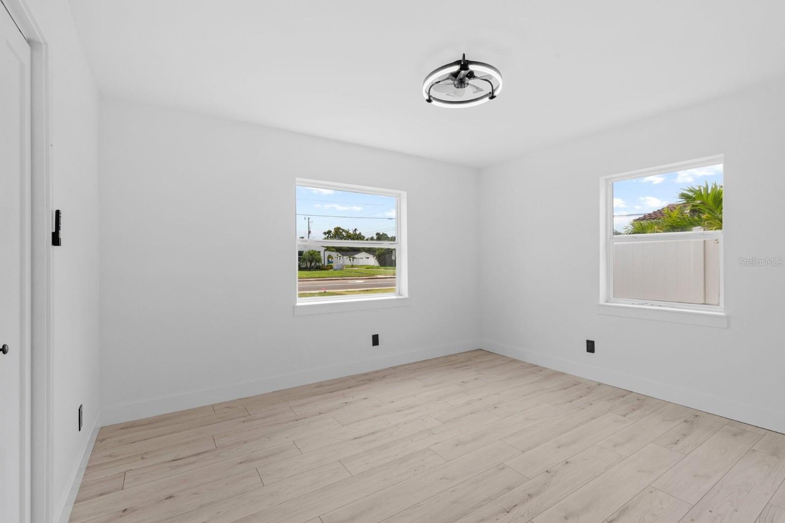 Image 19 of 28 For 715 40th Avenue Ne