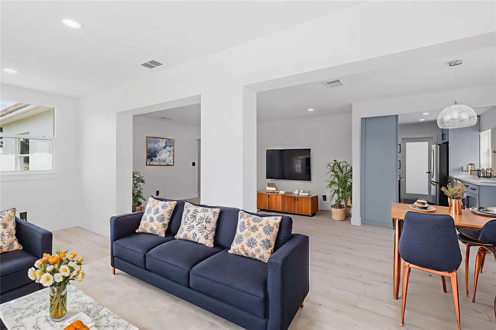 Image 5 of 28 For 715 40th Avenue Ne