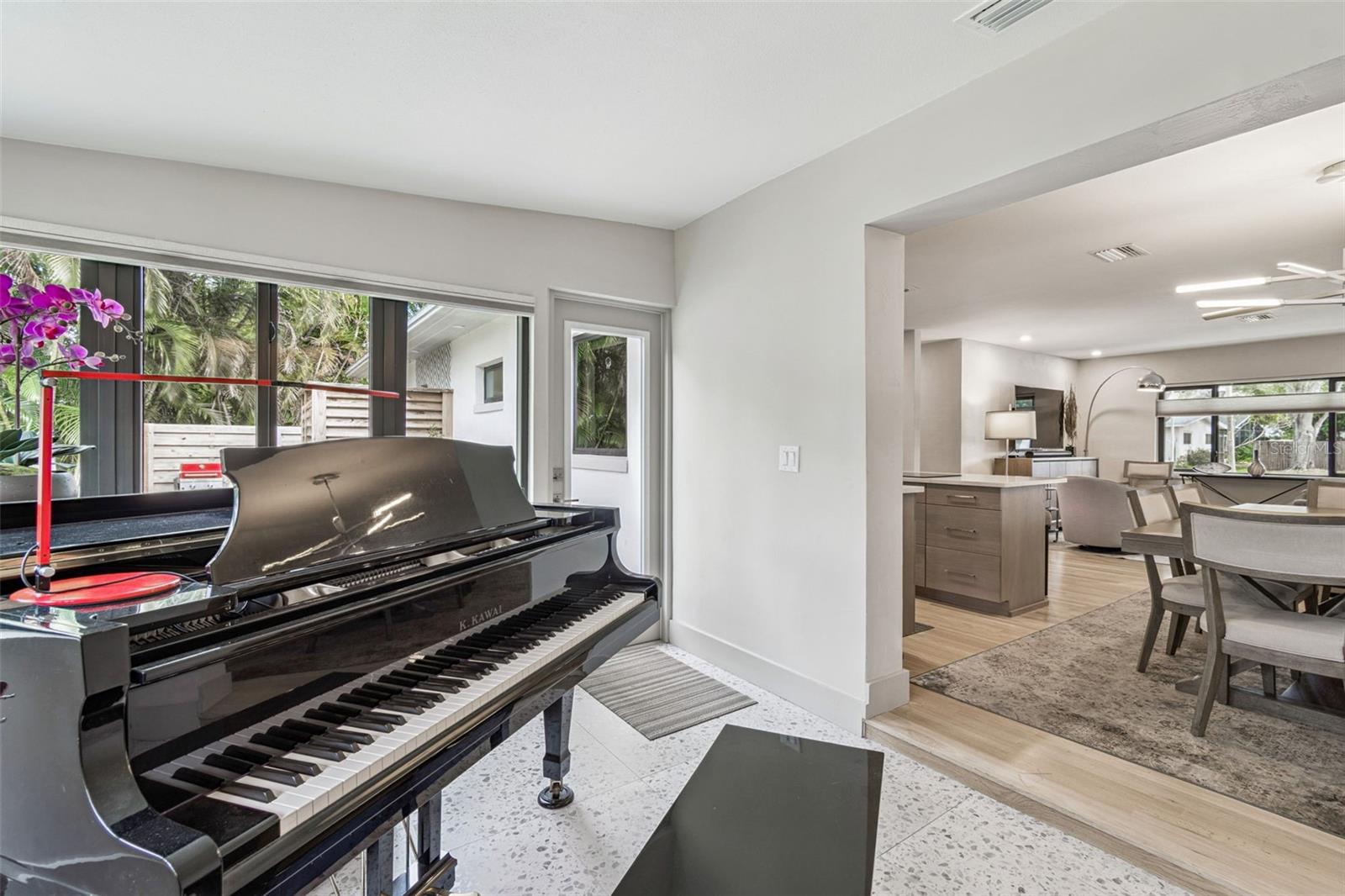 Image 21 of 37 For 521 50th Avenue S