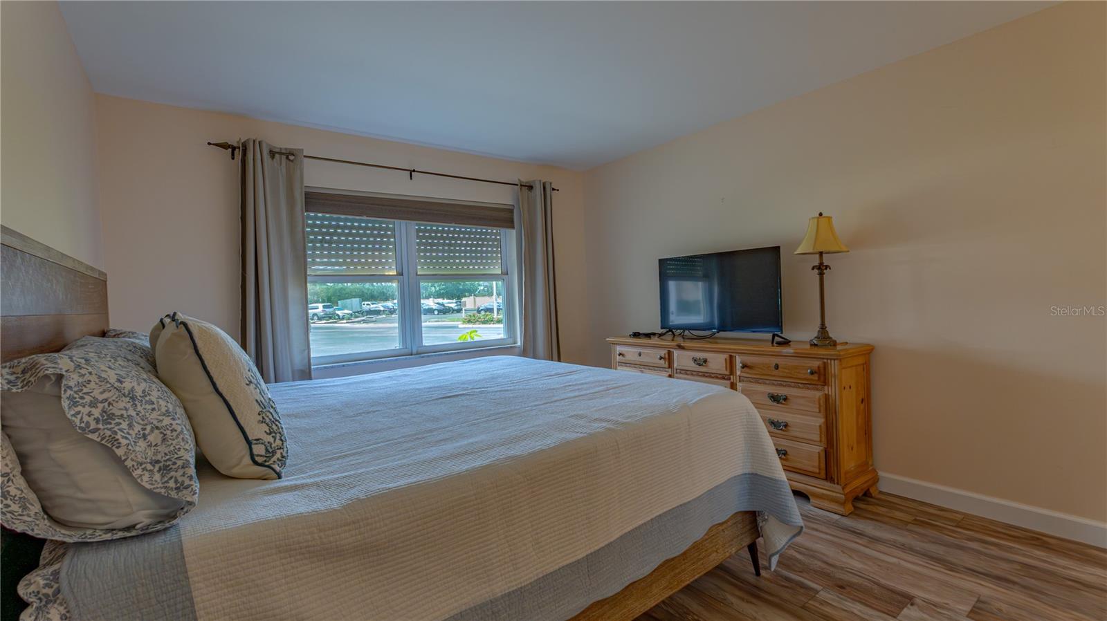 Image 18 of 40 For 5020 Brittany Drive S 125