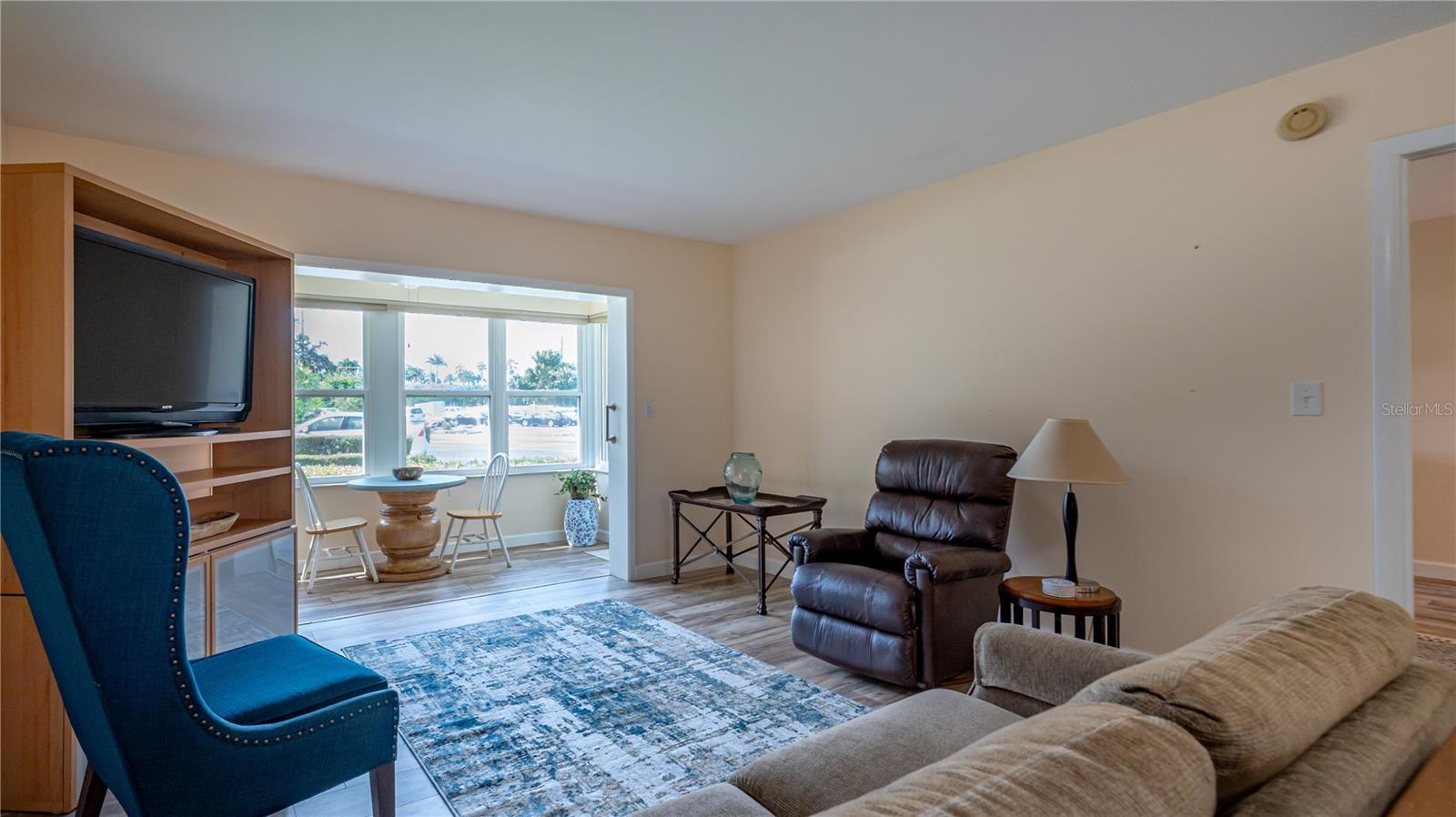 Image 7 of 40 For 5020 Brittany Drive S 125