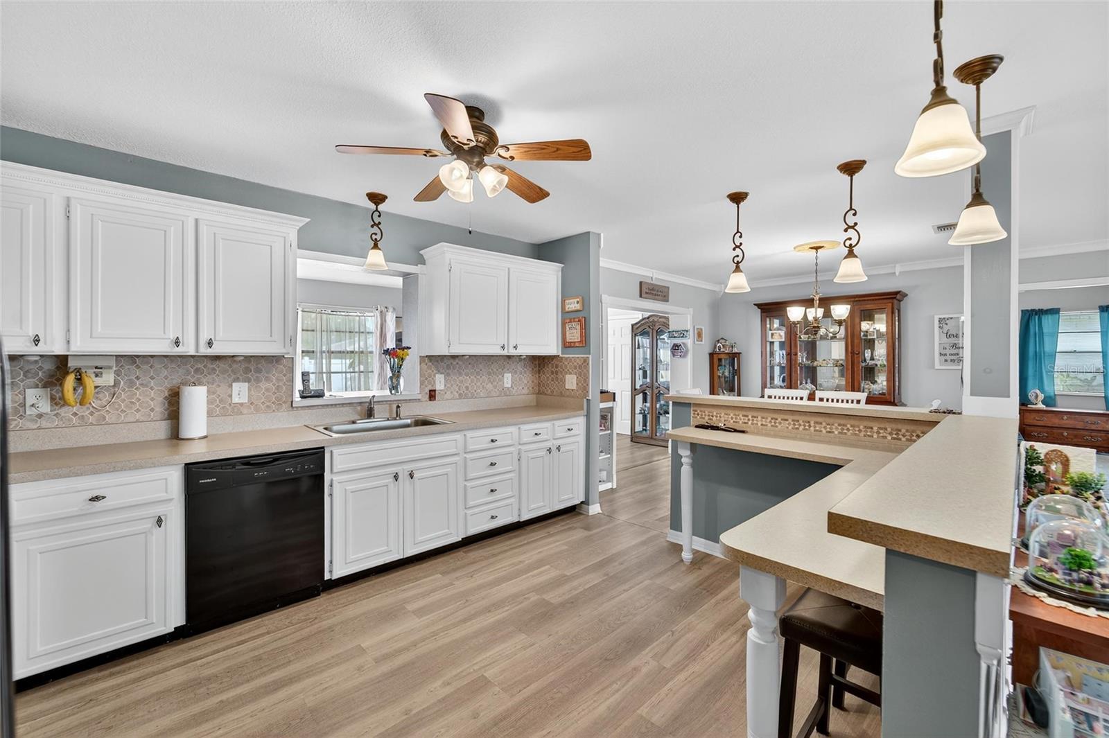 Image 11 of 63 For 645 Fort Duquesna Drive