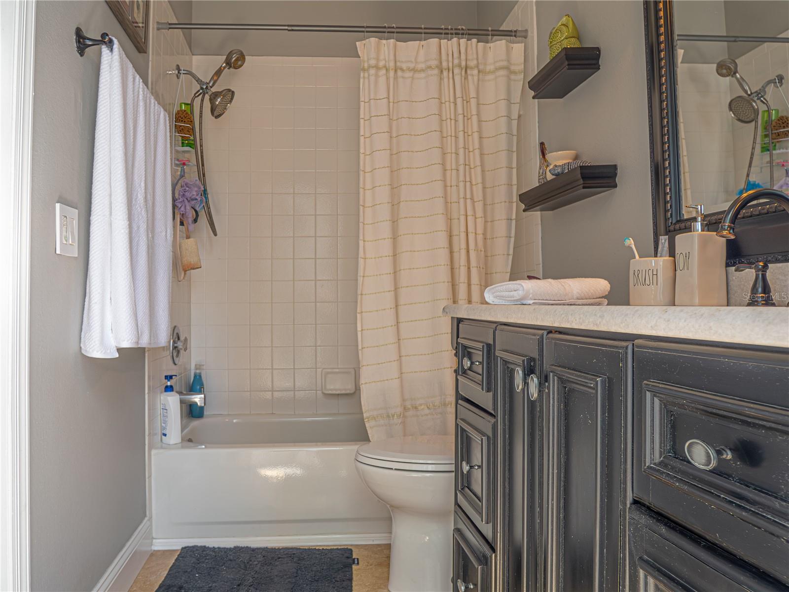 Listing photo id 17 for 18505 Avocet Drive
