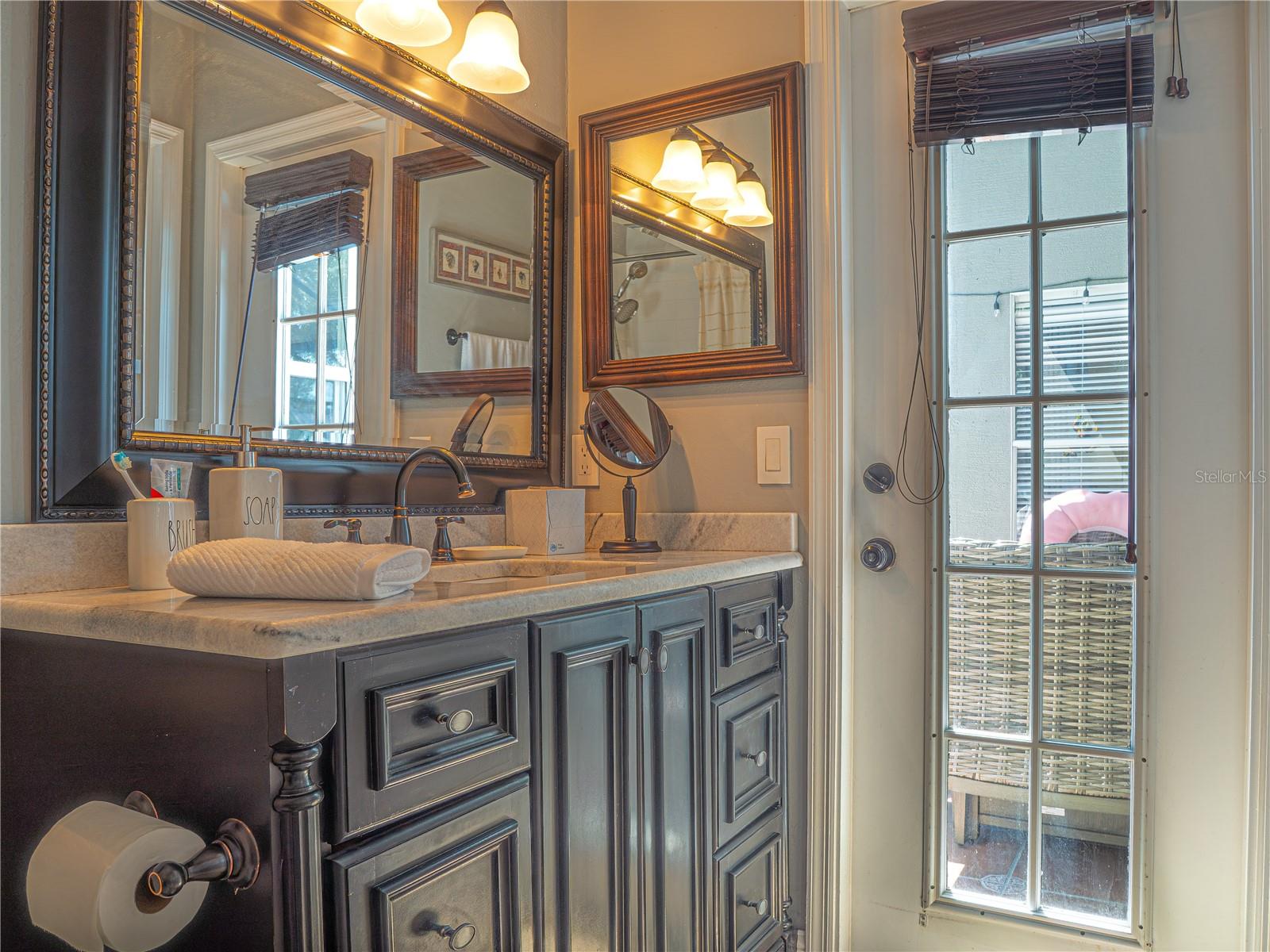 Listing photo id 18 for 18505 Avocet Drive