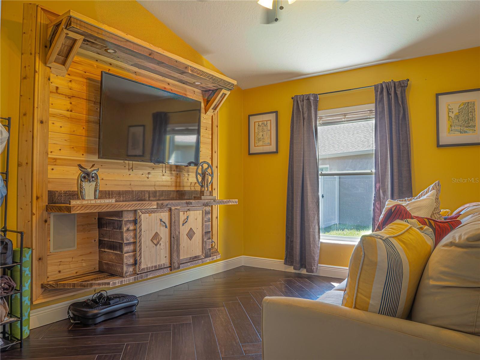 Listing photo id 6 for 18505 Avocet Drive