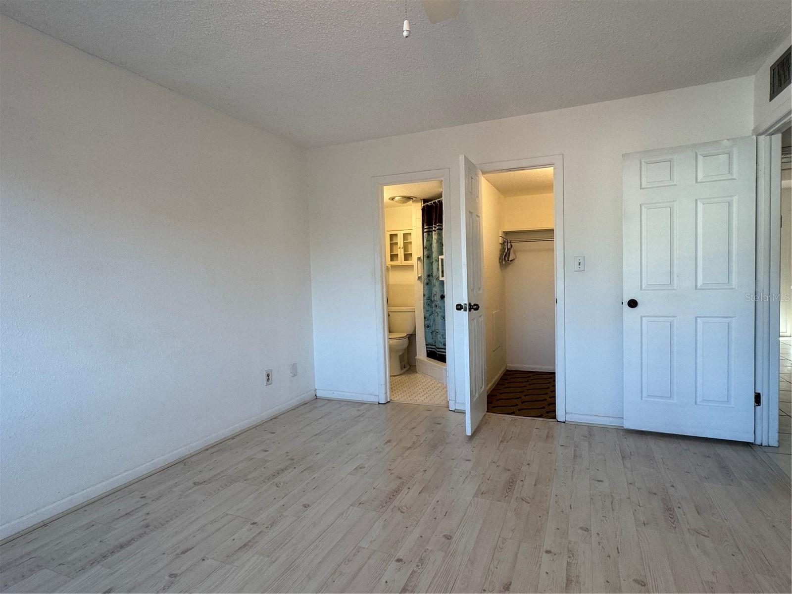 Image 11 of 37 For 10369 Paradise Boulevard 58