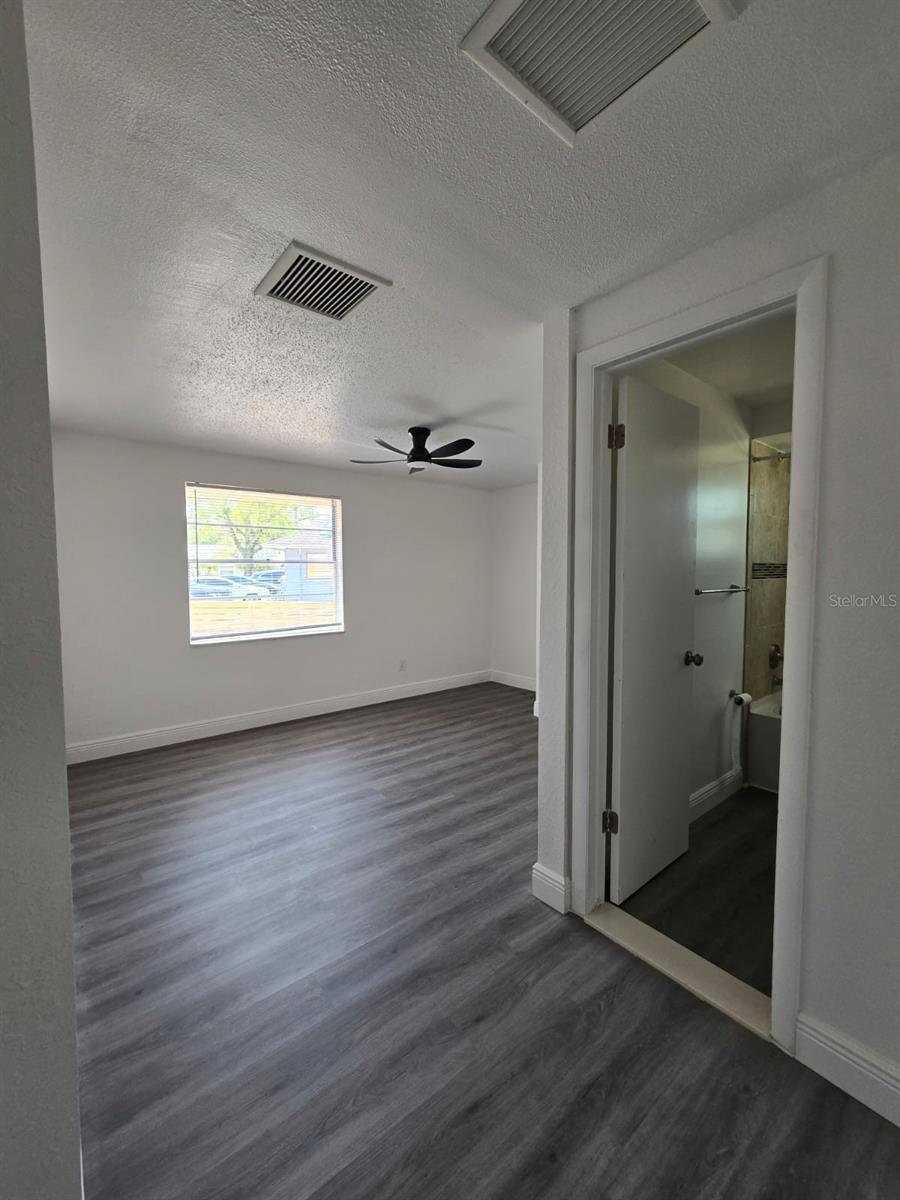 Image 14 of 43 For 7517 Brookhaven Court