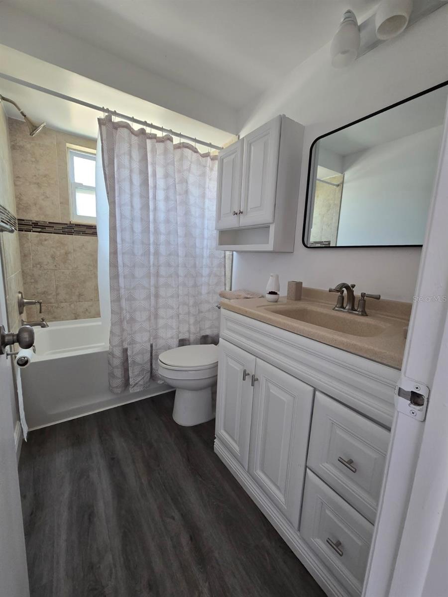 Image 17 of 43 For 7517 Brookhaven Court