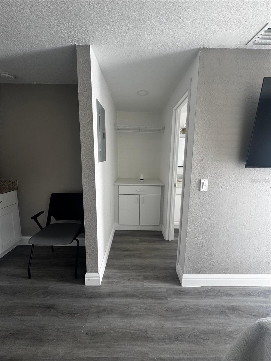 Image 32 of 43 For 7517 Brookhaven Court