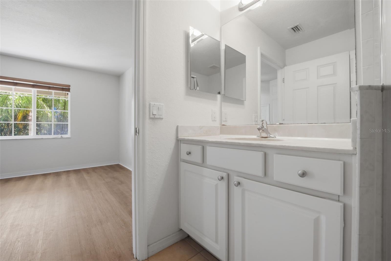 Image 30 of 47 For 3403 10th Lane W