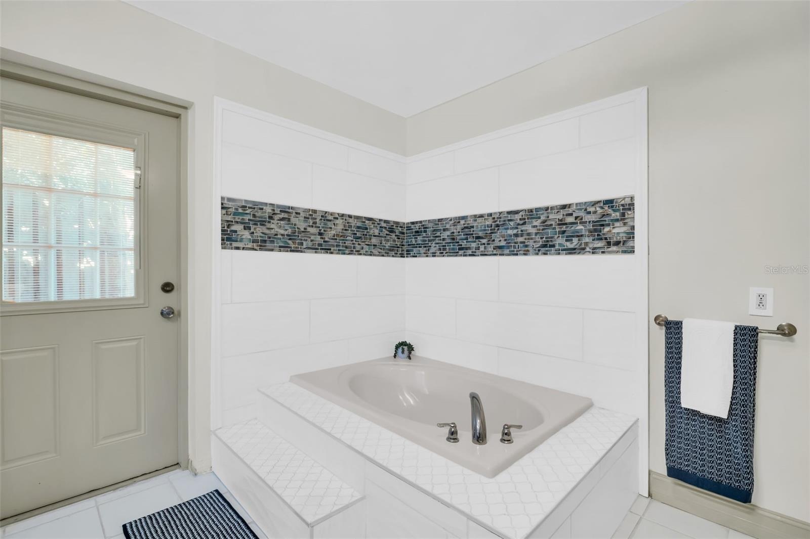 Image 11 of 47 For 1182 Norwood Avenue