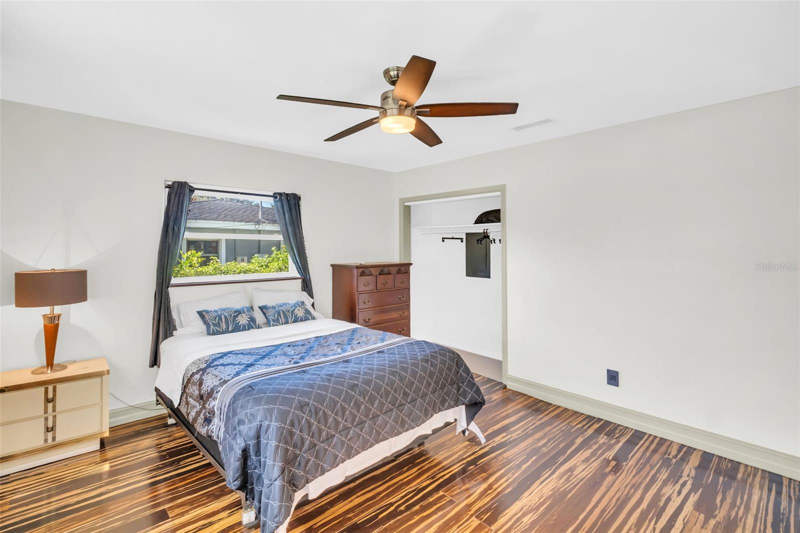 Image 13 of 47 For 1182 Norwood Avenue