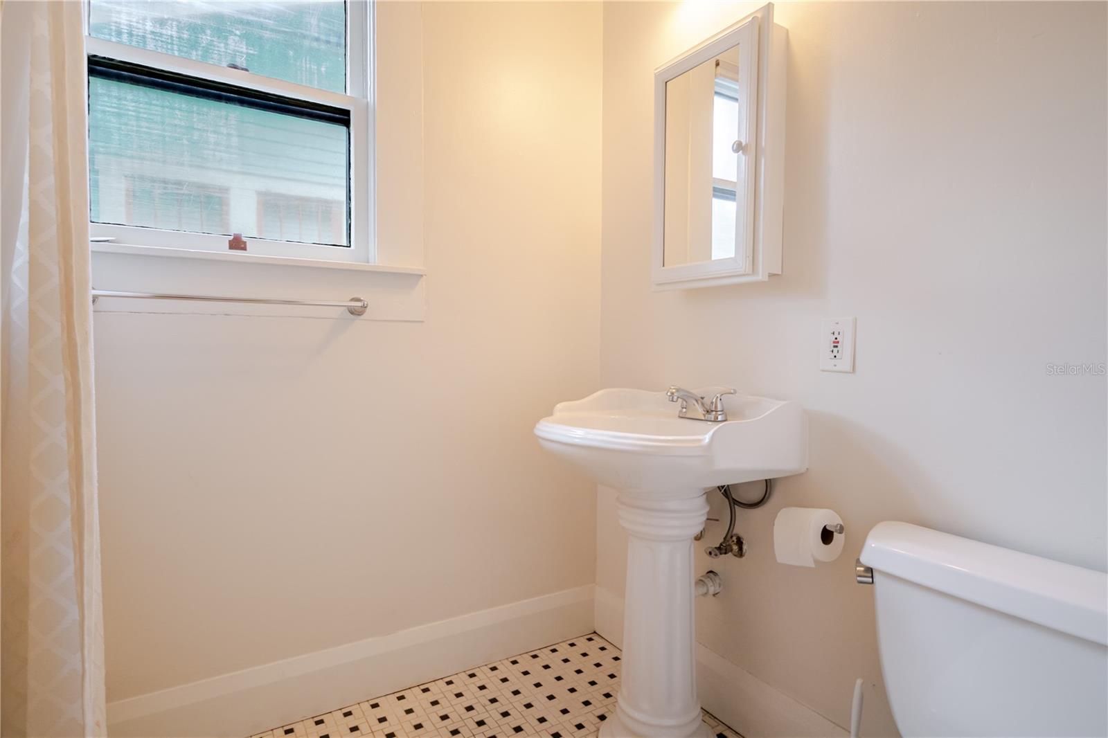 Image 16 of 37 For 506 North Street