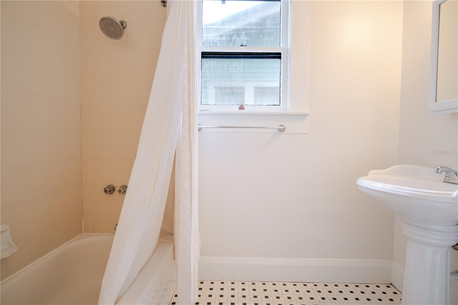 Image 17 of 37 For 506 North Street