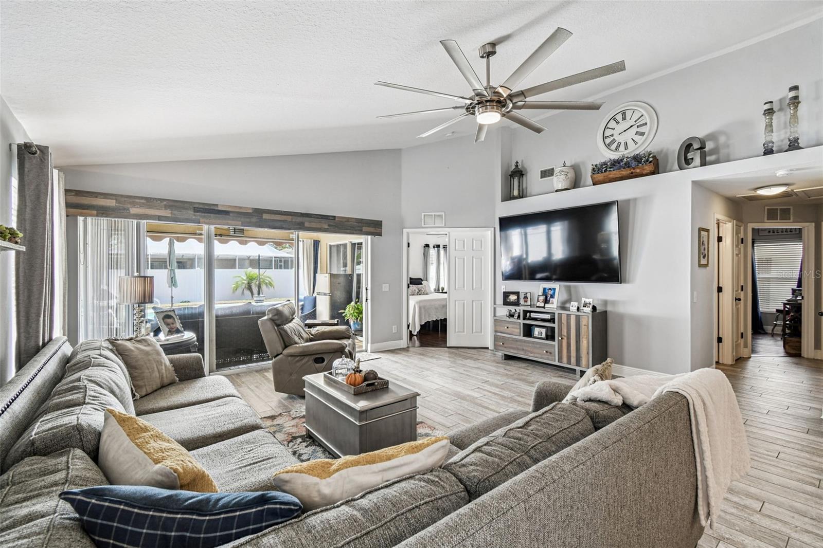 Image 21 of 54 For 9844 Riverchase Drive