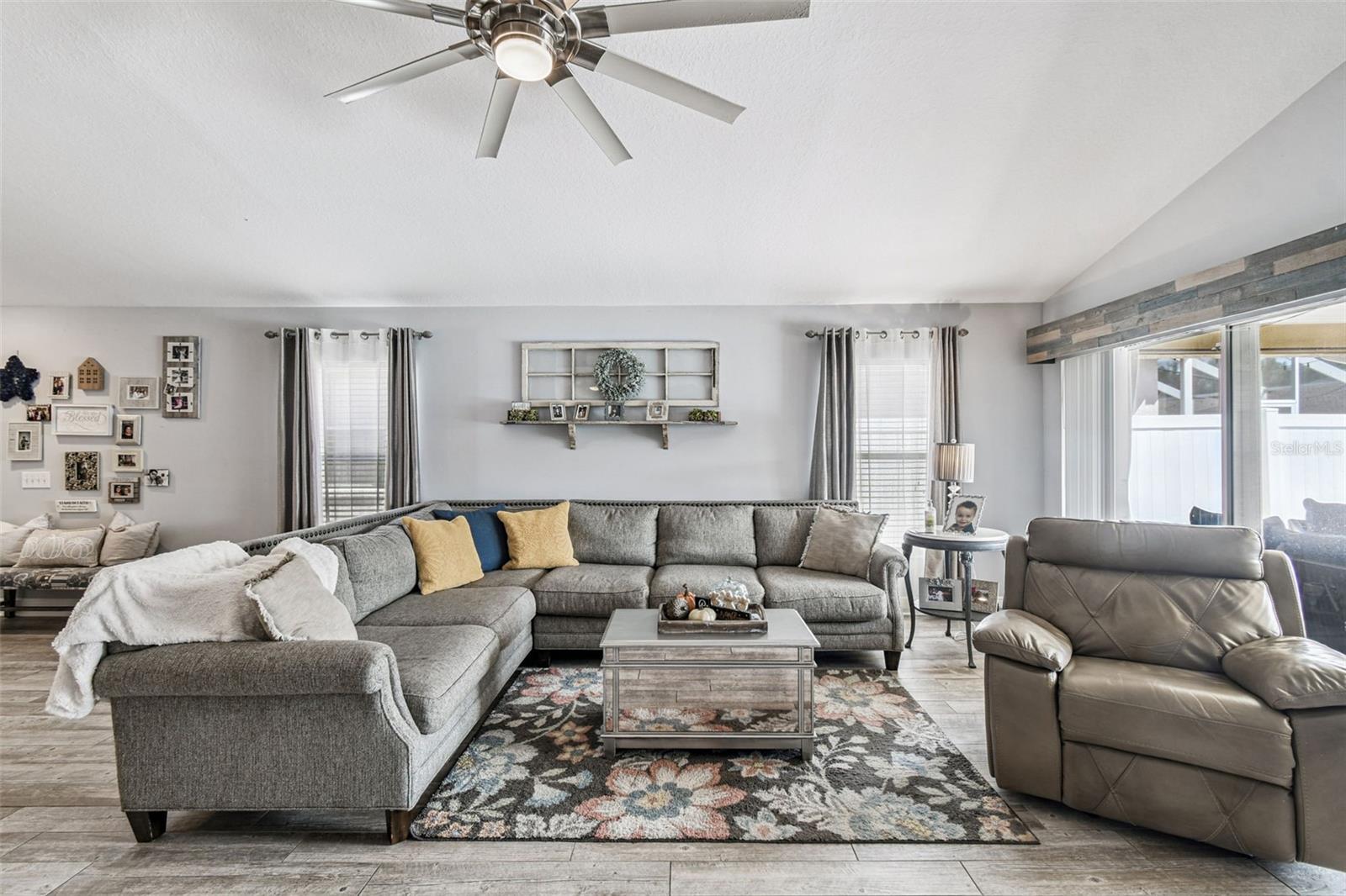Image 23 of 54 For 9844 Riverchase Drive