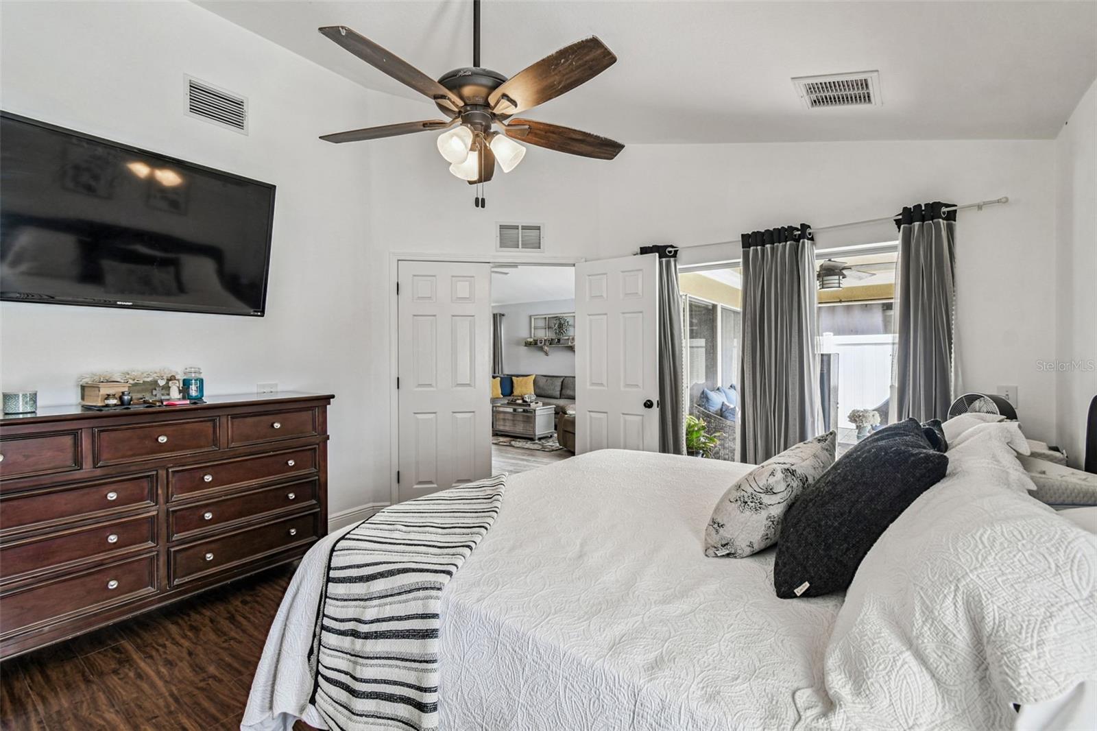 Image 36 of 54 For 9844 Riverchase Drive