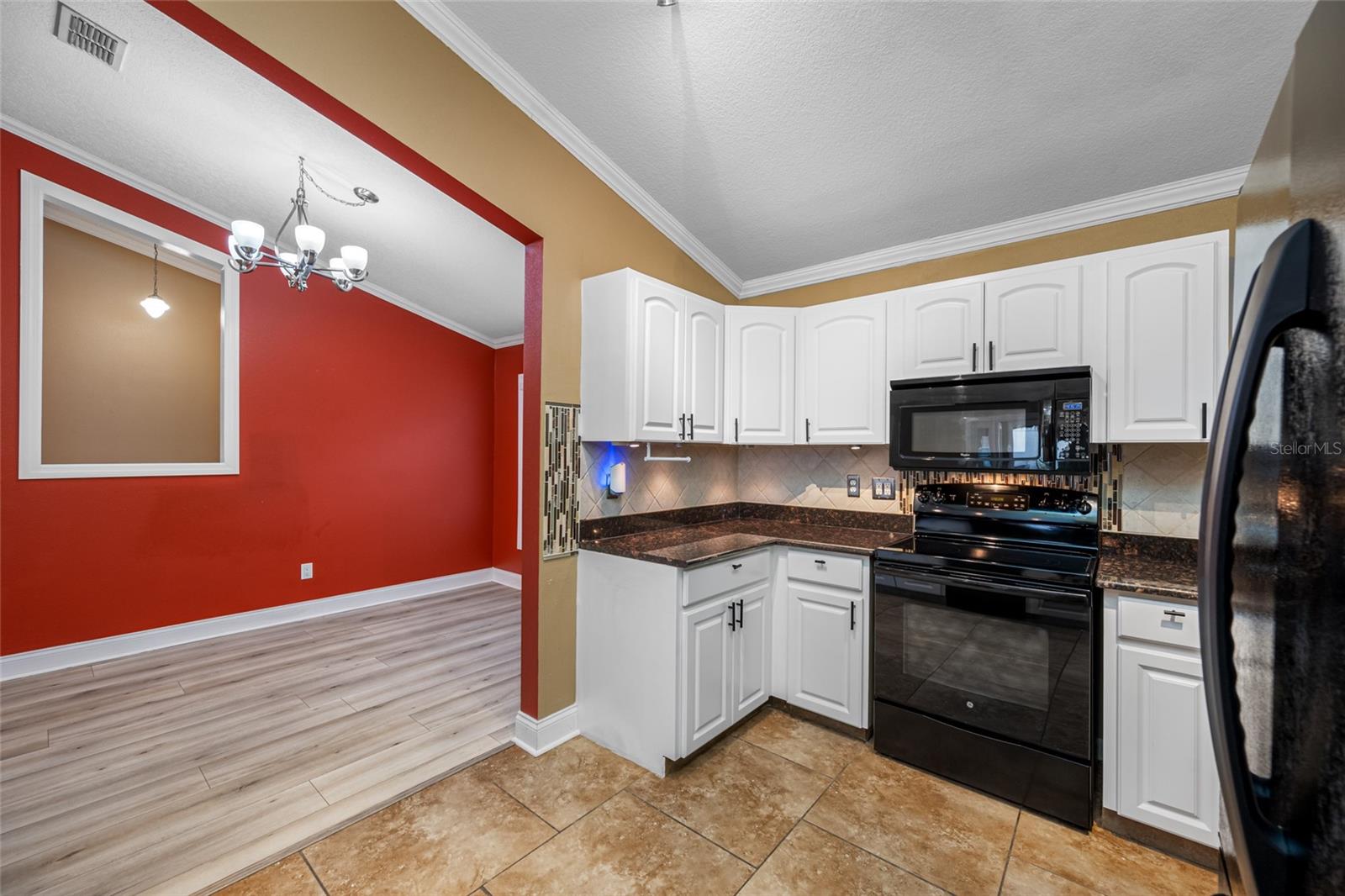 Listing photo id 8 for 12083 72nd Street