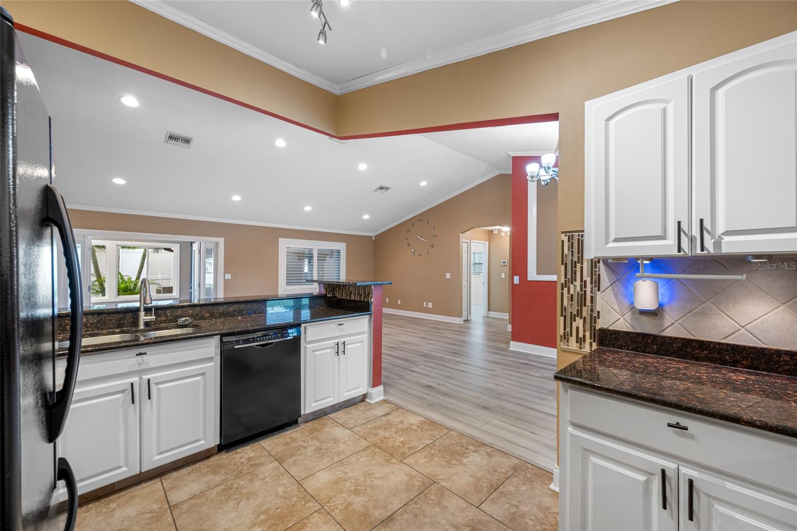 Listing photo id 10 for 12083 72nd Street